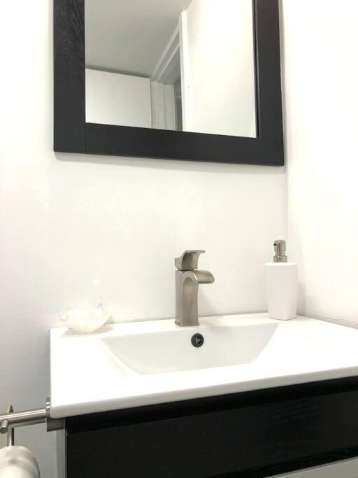 Groveo5 10 Minutes From Miami Beach Bagian luar foto
